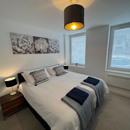 Modern 2 Bedroom Apt Sleeps 6 - Near Gloucester Bagian luar foto