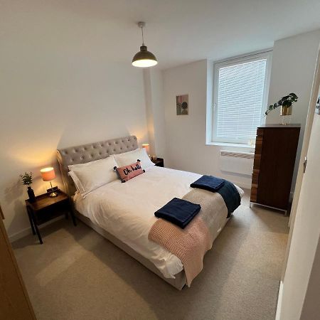 Modern 2 Bedroom Apt Sleeps 6 - Near Gloucester Bagian luar foto